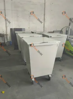 Контейнер для мусора с крышкой на колесах